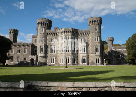 Das wunderschöne Gelände und die Burg von Johnstown Castle, Co. Wexford, Irland. Stockfoto