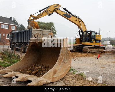 Bagger nachverfolgten Maschine auf der Baustelle während der Erdarbeiten Werke Stockfoto