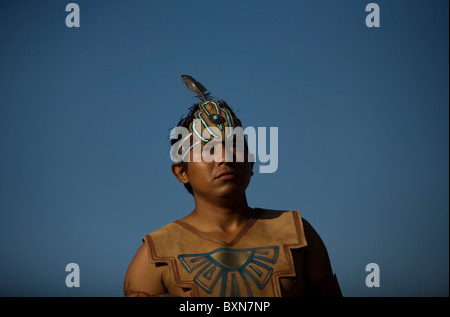 Ein Maya-Ball-Player stellt für ein Porträt in Chapab Dorf in Yucatan, Mexiko Stockfoto