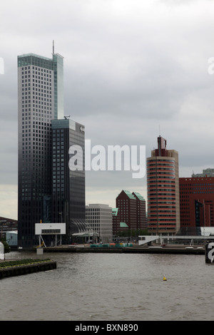 Blick auf Hochhauswohnungen und Bürogebäude in Rotterdam Stockfoto