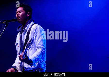 Alternative-Rock-Band der Temper Trap-die live im Konzert Stockfoto