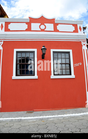 Typische rote Haus, Ribeirao da Ilha, Florianopolis, Santa Catarina, Brasilien Stockfoto