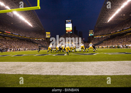 NFL-Football-teams der Seattle Seahawks spielen Grüne Bucht-Verpacker Stockfoto