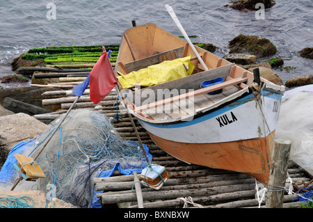 Traditionelles Fischerboot am historischen Standort, Rosa Beach "Praia Do Rosa", Imbituba, Santa Catarina, Brasilien Stockfoto