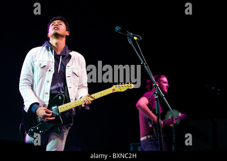 Alternative-Rock-Band der Temper Trap-die live im Konzert Stockfoto