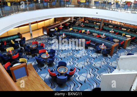 Main-Lounge-Bereich. Bretagne-Ferry Pont Aven, Brittany Ferries Stockfoto