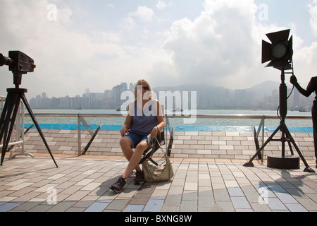 Kowloons berühmten und berüchtigten Avenue Of Stars mit Blick auf Hong Kong Island in der Tageszeit Stockfoto