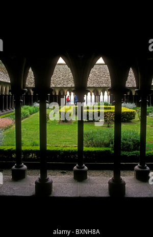 Menschen, Touristen, Kloster, Klöster, Le Mont Saint-Michel, römisch-katholisch, französische Abtei, Basse-Normandie, Frankreich Stockfoto