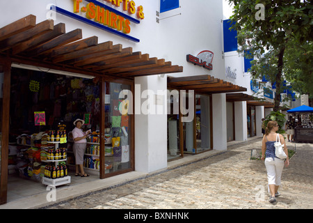 Straßenszene, Spieler del Carmen, Quintana Roo, Halbinsel Yucatán, Mexiko, Yucatan, Mexikanisch, Mexikaner, Geschäfte, Läden, Menschen, Stockfoto