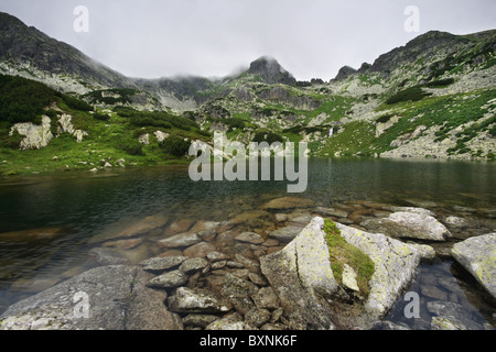 Glazial-See und die Berge im Nationalpark Retezat - Rumänien Stockfoto