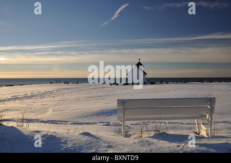 Kleinen Friedhof am Meer, Eisernes Kreuz, Kapelle, Bank Stockfoto