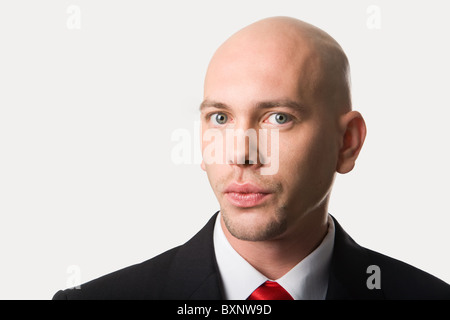 Porträt von gut aussehender Mann, Blick in die Kamera Stockfoto