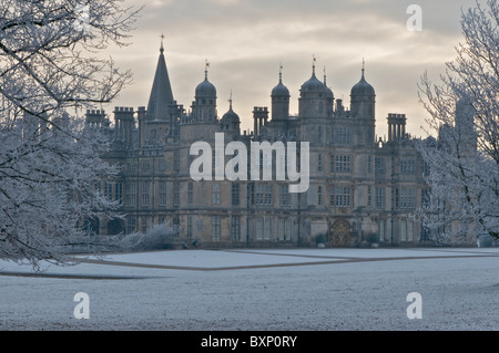 Burghley House an einem Wintertag Stockfoto