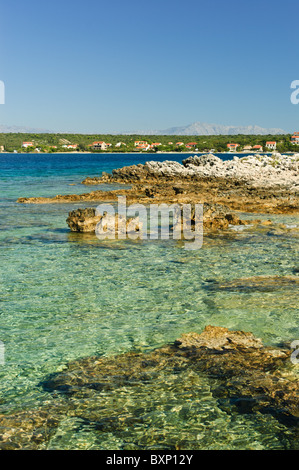 Blick auf die felsige Küste in Loviste, Halbinsel Peljesac, Kroatien Stockfoto