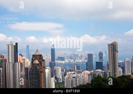 Die erstaunliche Hong Kong Skyline wie gesehen von oben in den Tag. Victoria Hafen Hafen und Kowloon Stockfoto