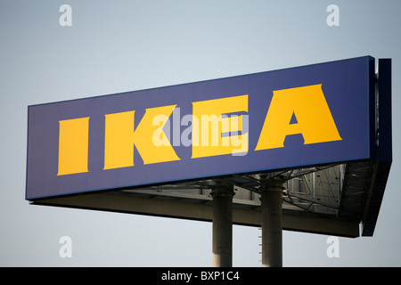 Logo der schwedischen Möbelkette Ikea Stockfoto