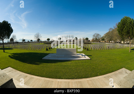 Fisheye-Objektiven Blick auf Soldatenfriedhof Cassino, WW II (1939-1945) britischen Alliierten Soldatenfriedhof. Stockfoto