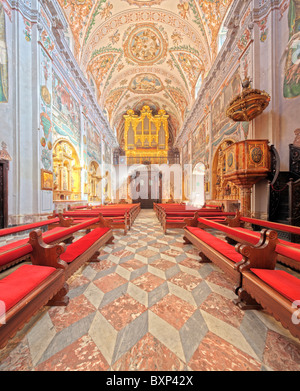 Innenraum der Kirche von Hospital de los Venerables Sacerdotes, Sevilla, Spanien Stockfoto