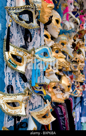 Insel Burano Landschaft - souvenirshop - Karneval Masken in einem Souvenir Stockfoto