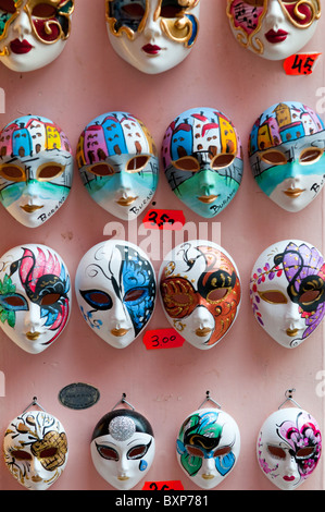 Insel Burano Landschaft - souvenirshop - Karneval Masken in einem Souvenir Stockfoto