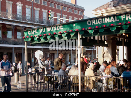 Cafe du Monde, stehen die original französischen Markt Kaffee & Beignet in New Orleans. Stockfoto