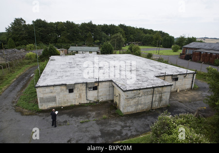 Außenseite des Zivilschutzes Atombunker gebaut in den 1950er-Jahren im Ullenwood Camp in der Nähe von Cheltenham Gloucestershire UK Stockfoto