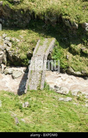 Mittelalterliche Brücke der Festung Lori Berd in Nord-Armenien Stockfoto