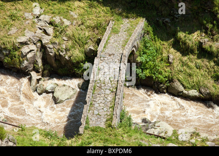 Mittelalterliche Brücke der Festung Lori Berd in Nord-Armenien Stockfoto
