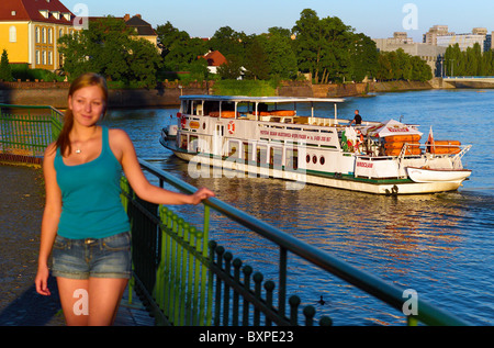 Ausflugsschiff an der Oder, Wroclaw, Polen Stockfoto