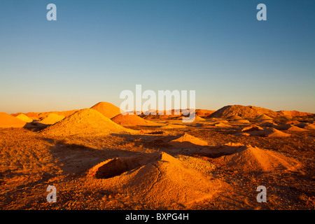 Opalminen bei Sonnenaufgang in Coober Pedy, Outback South Australia Stockfoto