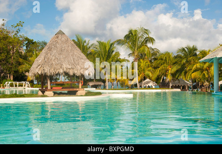 Hotel Pool in Kuba Stockfoto