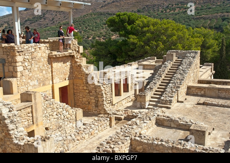 Teil der ausgegrabenen Stätte von Knossos auf der griechischen Insel Kreta, gebaut von der minoischen Bronzezeit Zivilisation. Stockfoto