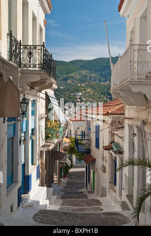 Verblasst neoklassizistischen Fassaden in Poros-Stadt, Insel Poros, Griechenland Stockfoto