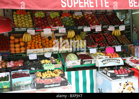 Paris-Obst und Gemüse Verkäufer Marktstand Stockfoto