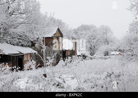 Auf einem extrem kalten Wintertag im Dezember, einen Blick auf die alte Remise in Acton Burnell, Shropshire angesehen. Stockfoto