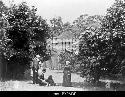 LEO TOLSTOY (1828-1910), russischer Schriftsteller mit Frau Sophia um 1880. Stockfoto