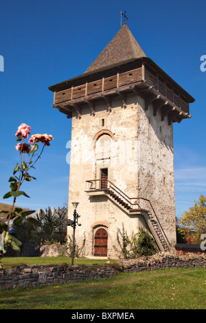 Wehrturm am Humor gemalt Kloster in Bukowina, Rumänien. Stockfoto