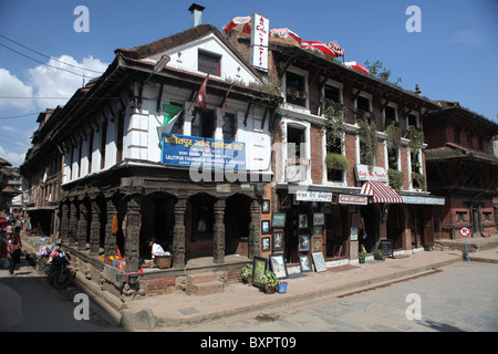 Blick auf eine Kunstgalerie und ein Café am Durbar Square, Patan, Kathmandu-Tal, Nepal, Asien Stockfoto