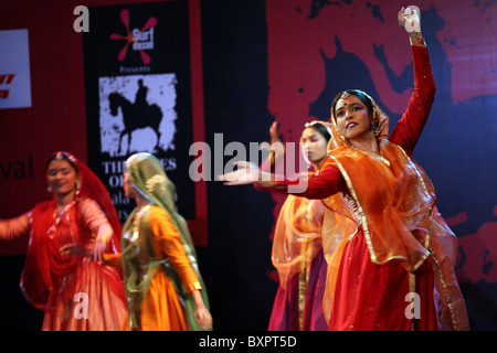 Tänzer beim Kala Ghoda Arts Festival, Mumbai, Indien Stockfoto