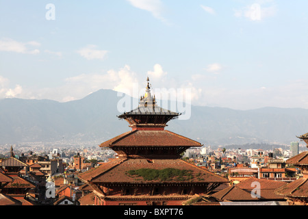 Ofver Durbar Square mit seinen charakteristischen Tempeln, Patan, Kathmandu-Tal, Nepal, Asien betrachtet. Stockfoto