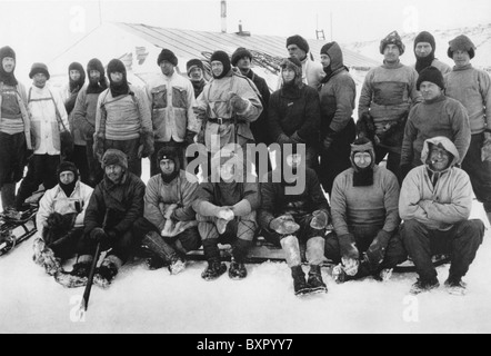 ROBERT FALCON SCOTT (1868-1912) zurück Rudern Zentrum in Balaclava mit Mitgliedern des Ill-Fated Britische Antarktis-Expedition im Jahre 1912 Stockfoto