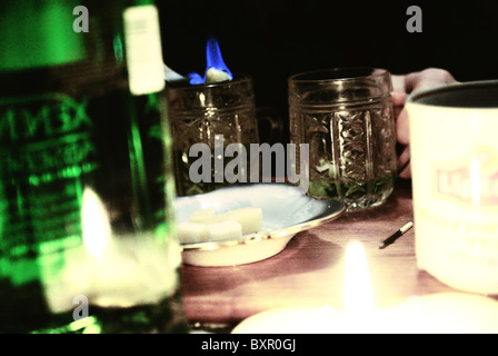 Vorbereitung von Absinth Stockfoto