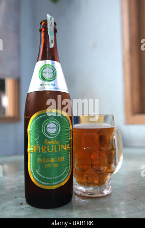 Mandalay Spirulina Anti Ageing Bier, ganz Myanmar oder Burma verkauft, die Spirulina enthält einen gesundheitsfördernden Alge. Stockfoto