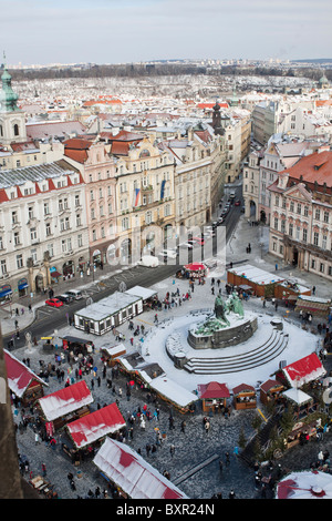 Der Altstädter Ring, Prag, gesehen vom Turm und der Weihnachtsmarkt Stockfoto