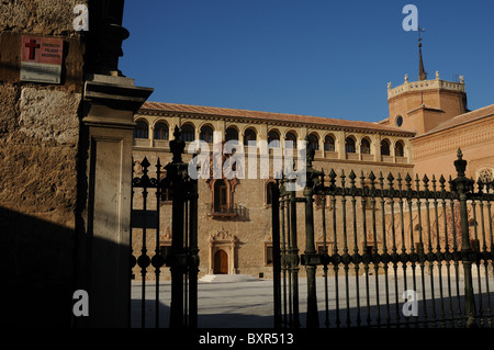 Renaissance-Fassade des Erzbischöfliches Palais (16 th CE) ALCALA DE HENARES Madrid Spanien Stockfoto