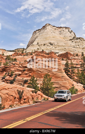 Sandsteingebirge auf Zion-Mt. Carmel Highway, Zion Nationalpark, Utah Stockfoto