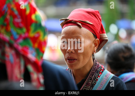 Red Dao Hill Stamm / ethnische Minderheit Dame in Sapa, Nordvietnam Stockfoto