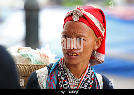 Red Dao Hill Stamm / ethnische Minderheit weiblich in Sapa, Vietnam Stockfoto