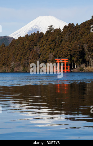 Lake Ashi oder Ashinoko See ist eine landschaftlich reizvolle, bekannt für seine Aussichten auf den Mt. Fuji Fuji-Hakone-Nationalpark. Stockfoto