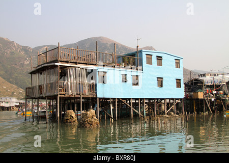 Stelzenhaus in Tai O Fischerdorf mit Häusern auf Stelzen auf Lantau Island in Hongkong, China Stockfoto